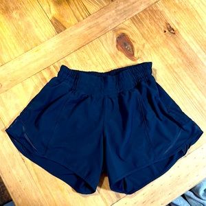 Lululemon shorty short 4” lined shorts size 4